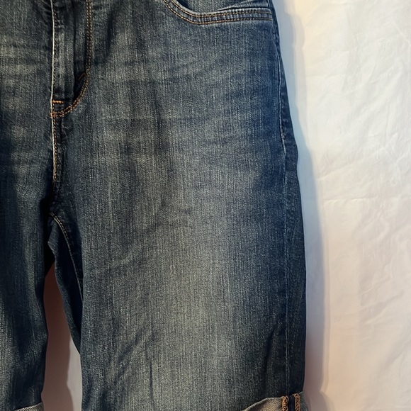 Denim Levi’s Knee Length Shorts Size 12 - Picture 3 of 7